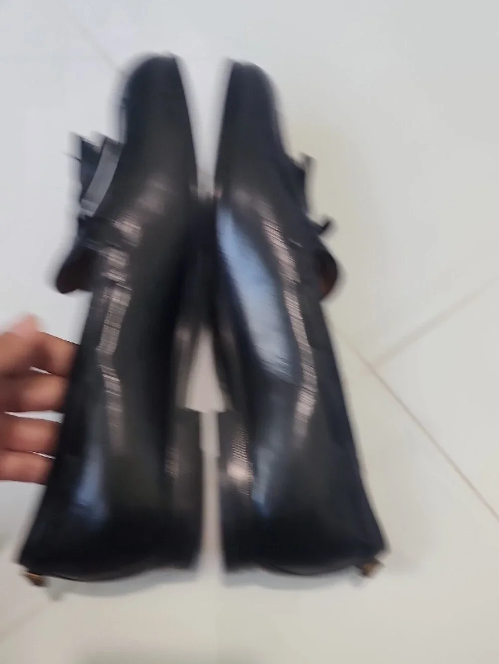 Gucci Black Leather Tassel Loafers with Gold Cat Accent